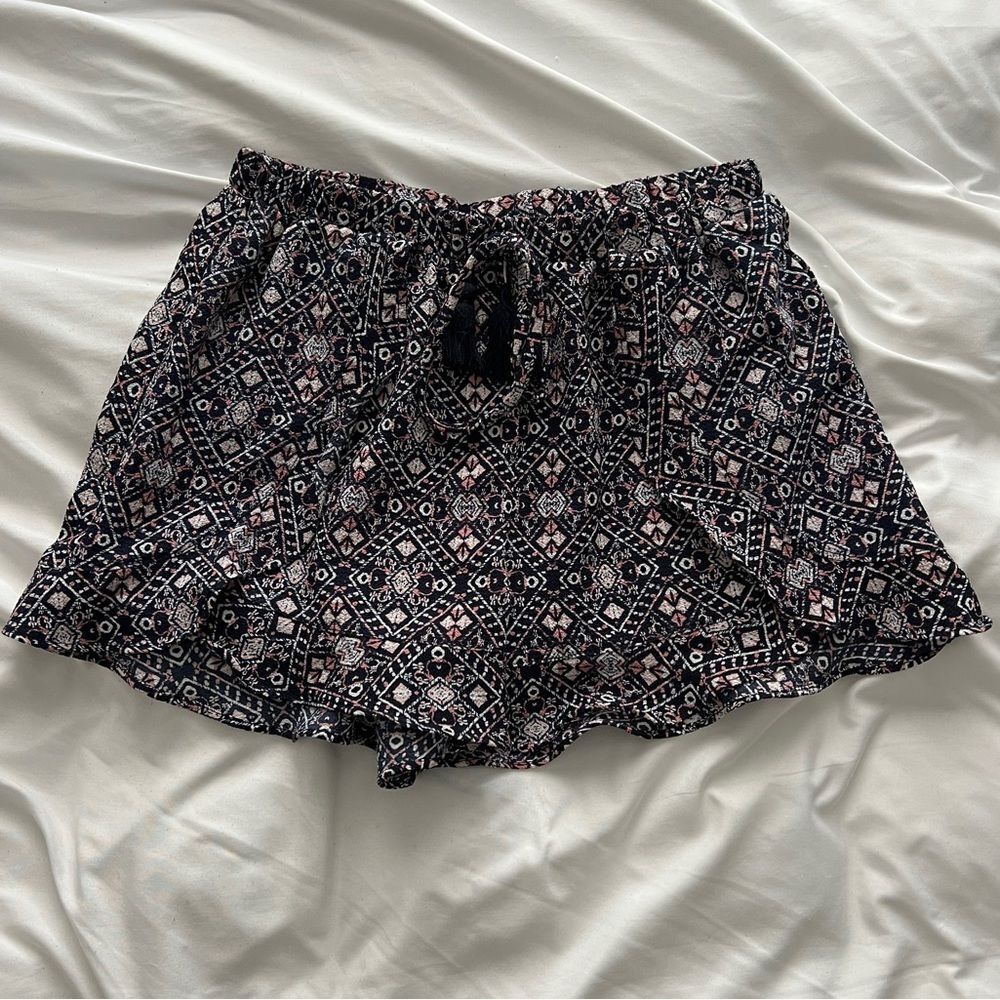 Joe B Ruffle Hem 2.5” hem shorts Size S with pink, navy, and white print